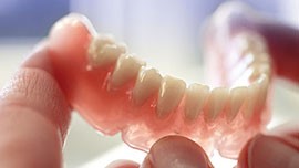 پروتز متحرک و ثابت دندان: هزینه و عوارض
